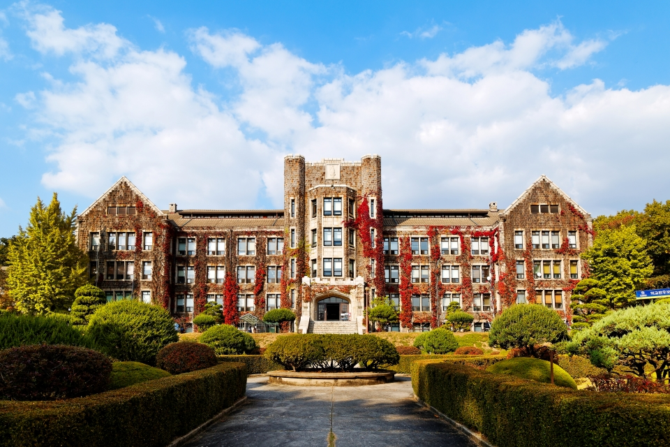 Gedung Underwood Hall di Yonsei University, salah satu rekomendasi kampus seni desain Korea