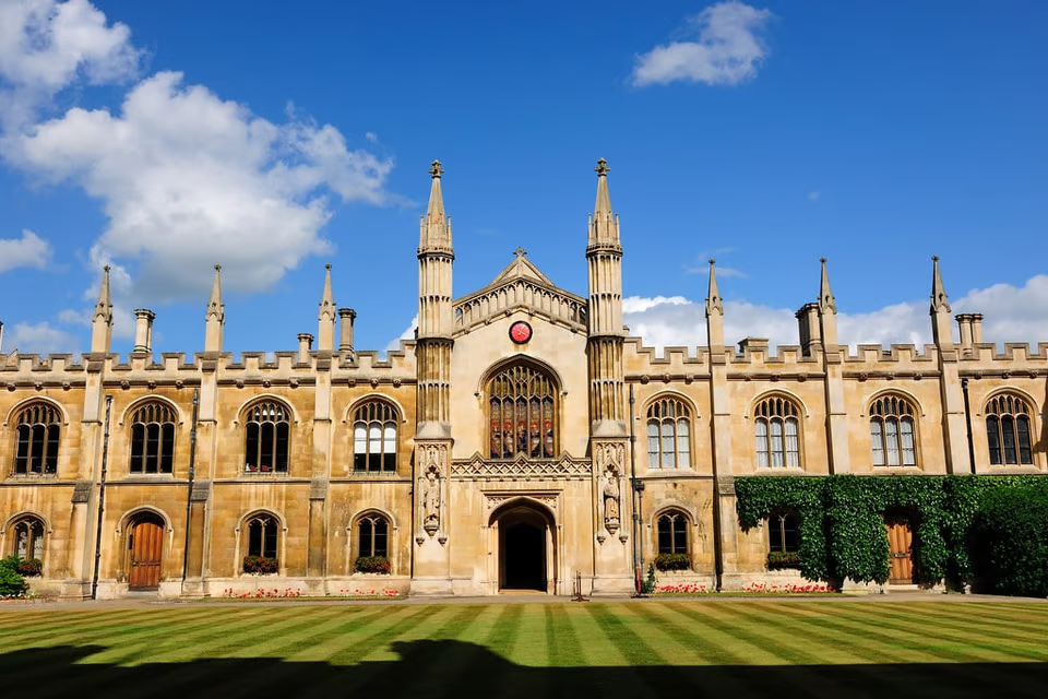 gedung  University of Cambridge
kuliah Arsitektur Terbaik di Inggris