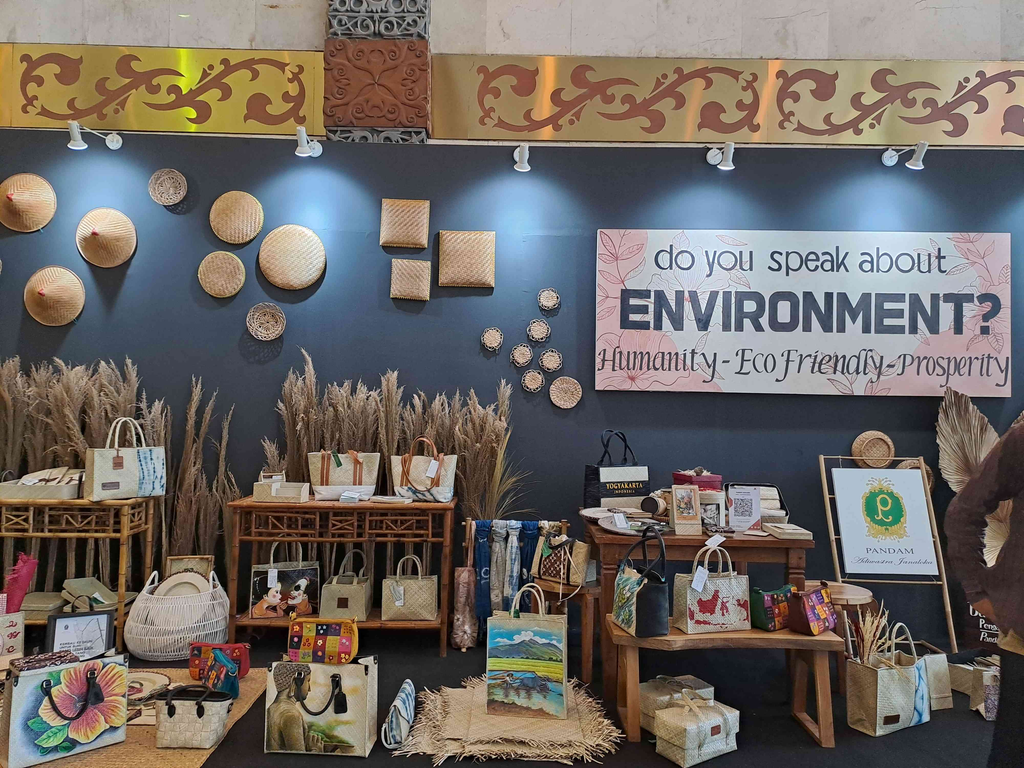 Gambar Pameran Seni Rupa Kriya