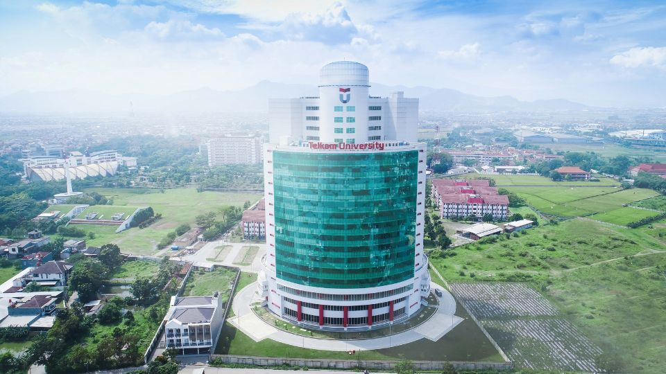Fasilitas kampus desain produk Telkom University
